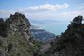 panorama tra lo spuntone di roccia